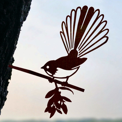 Metalbird fågel i cortenstål - fläktsvans