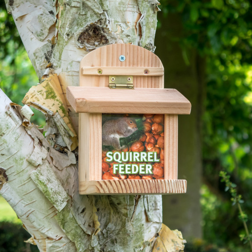 Wildlife World squirrel feeding house