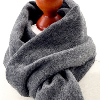 Tweedmill halsduk i lammull - Silvergrå