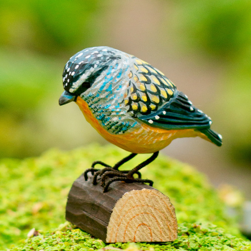 Wildlife Garden wood-carved bird - spotted...